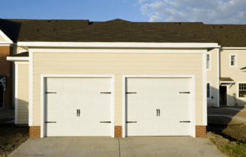Maximize Curb Appeal: Garage Door Customization Tips for DIY Enthusiasts